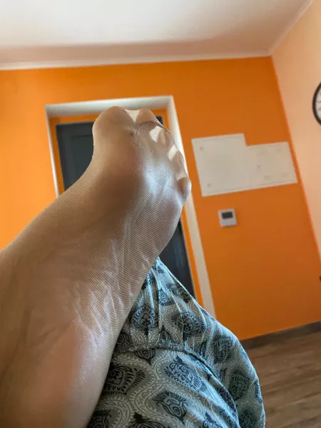 Happy toes by PortugueseNylons