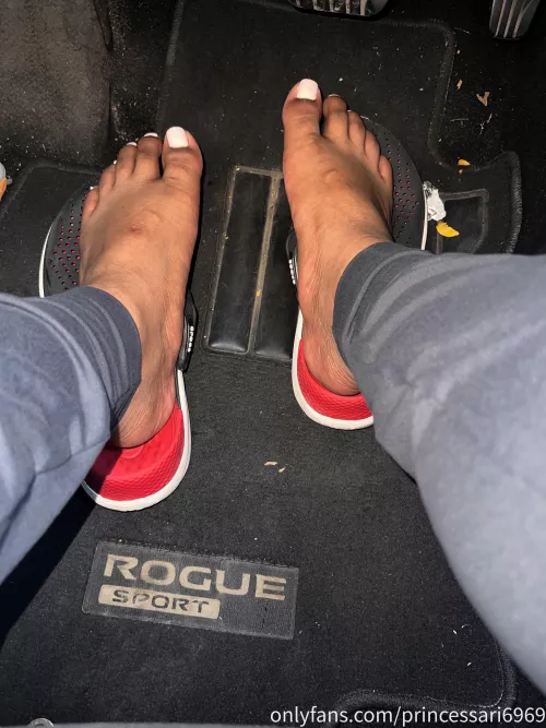 Happy Toesday everyone!! by PrincessAri6969