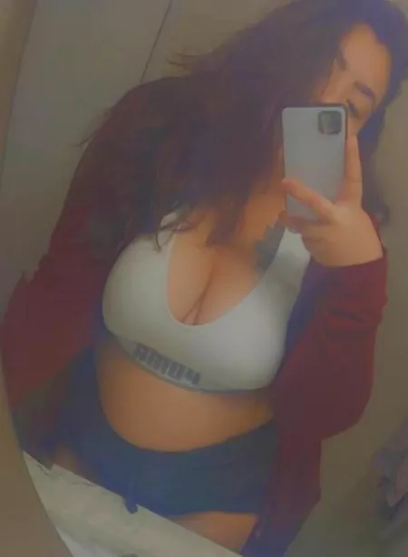 Happy Tuesday eveyone, I hope eveyone is having a wonderful day by preetydee21