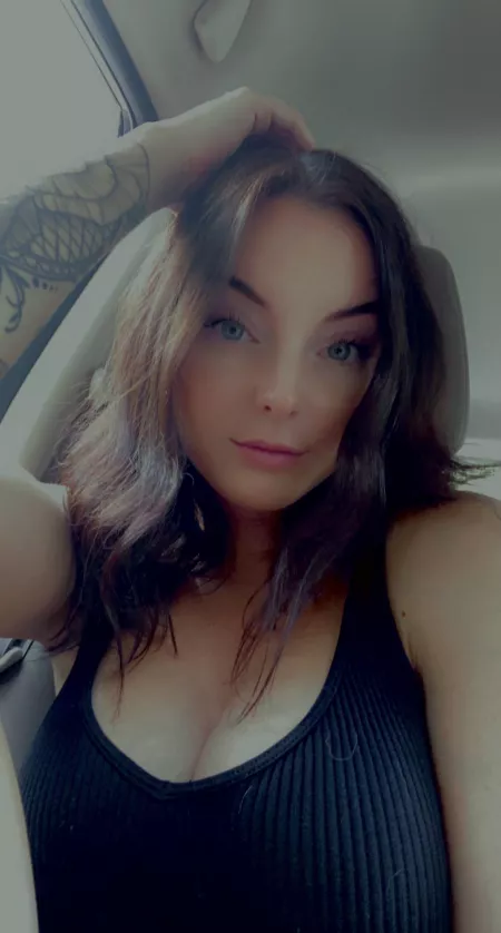 Happy Tuesday 💋 by Holiday_Sound4326