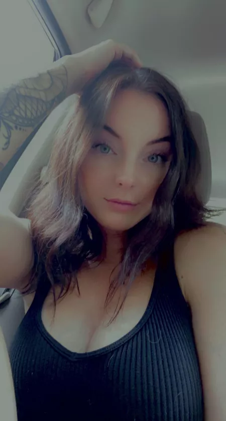 Happy Tuesday 💋 by Holiday_Sound4326