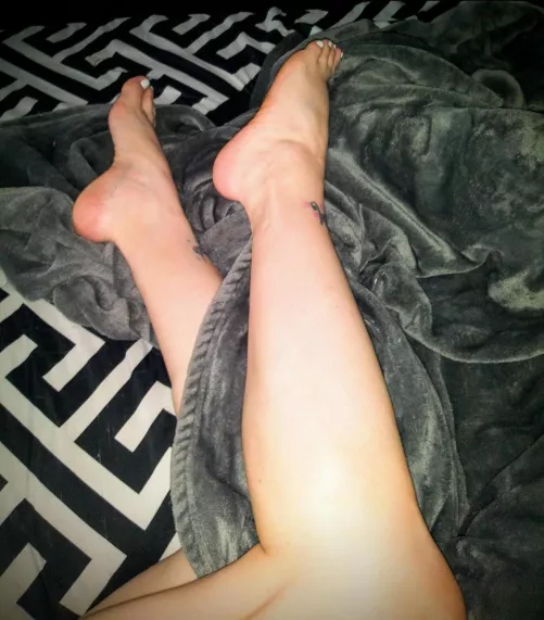 Happy valentine's, come give my feets kisses by hotfeetandtoes