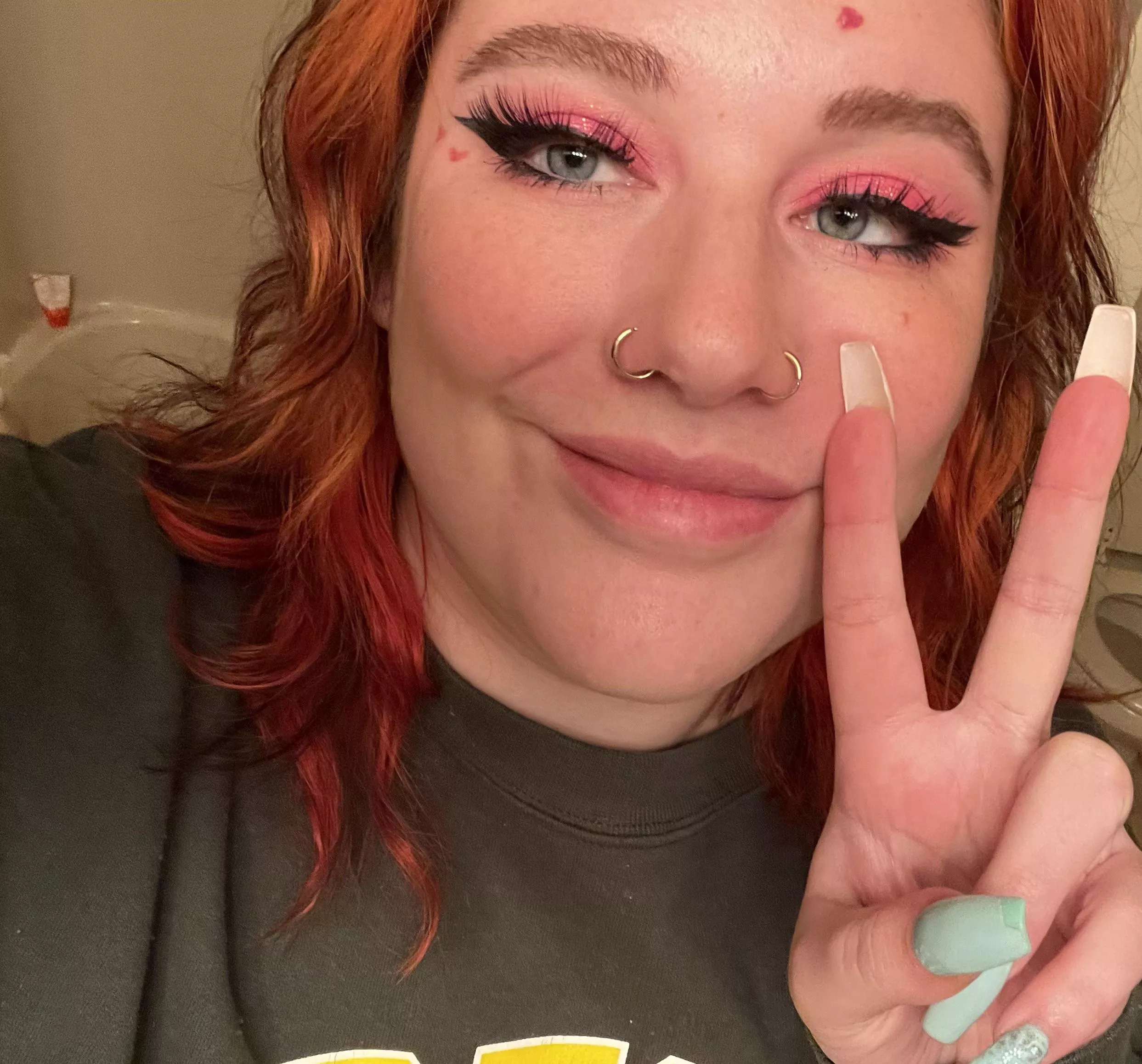 Happy Valentine’s Day everyone!! ❤️❤️ posted by kittykatlin24