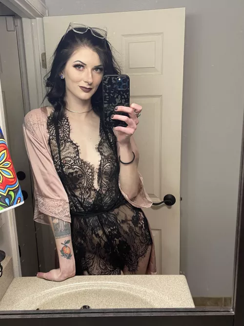 Happy Valentine’s Day! 🥰 I’m back! by veronicablairxo