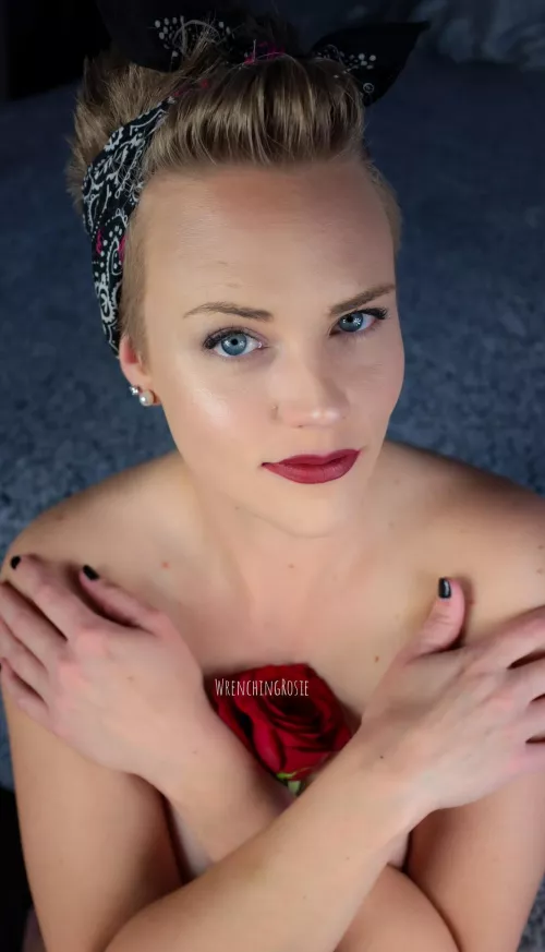 Happy Valentine's Day 🌹 Rosie pixie style by wrenchingrosie