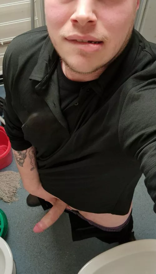 Happy valentines from my work toilet who's joining me 😘 [M29] by MrRando92
