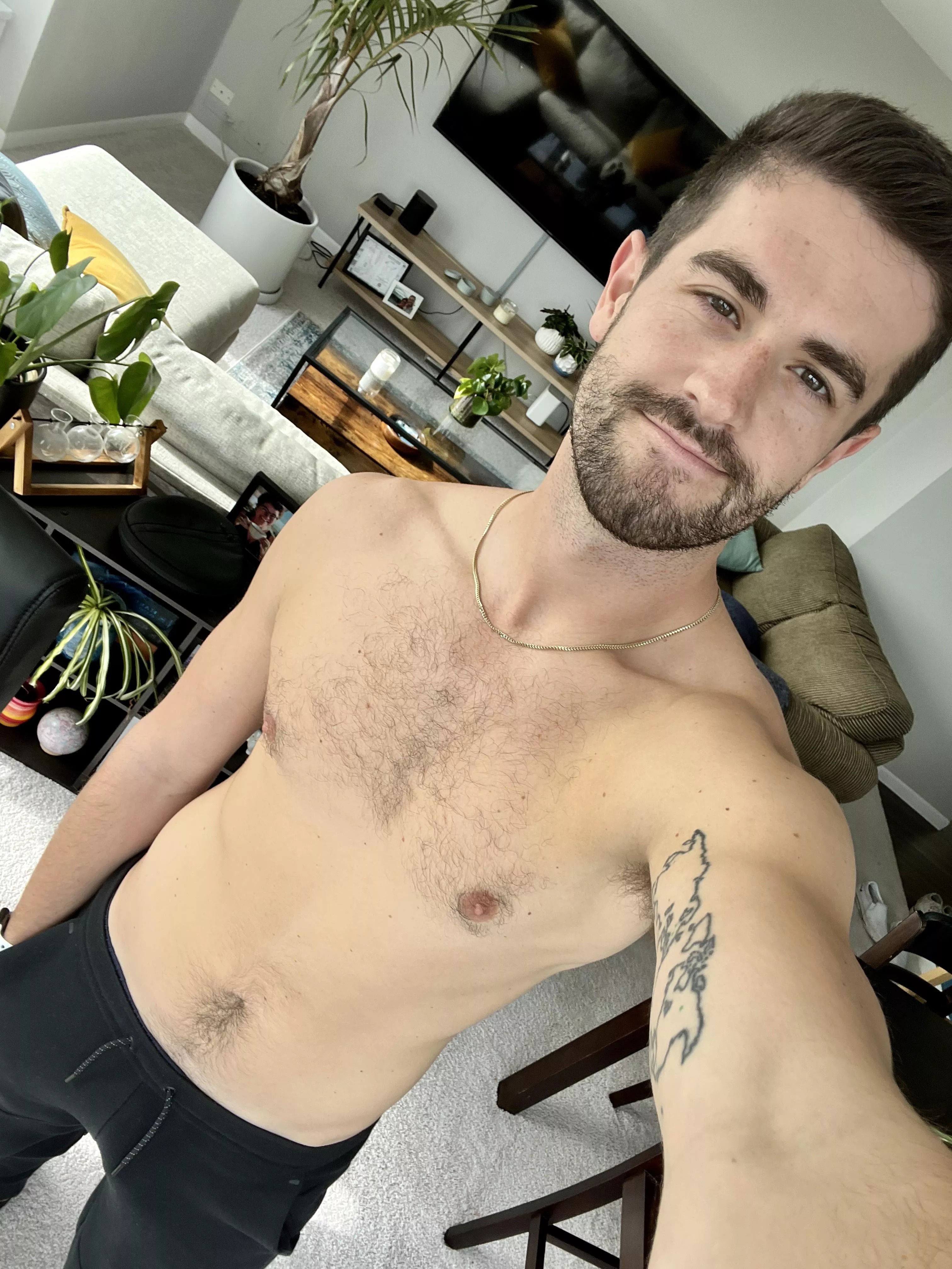 Happy Weekend 🥳 posted by phalesam