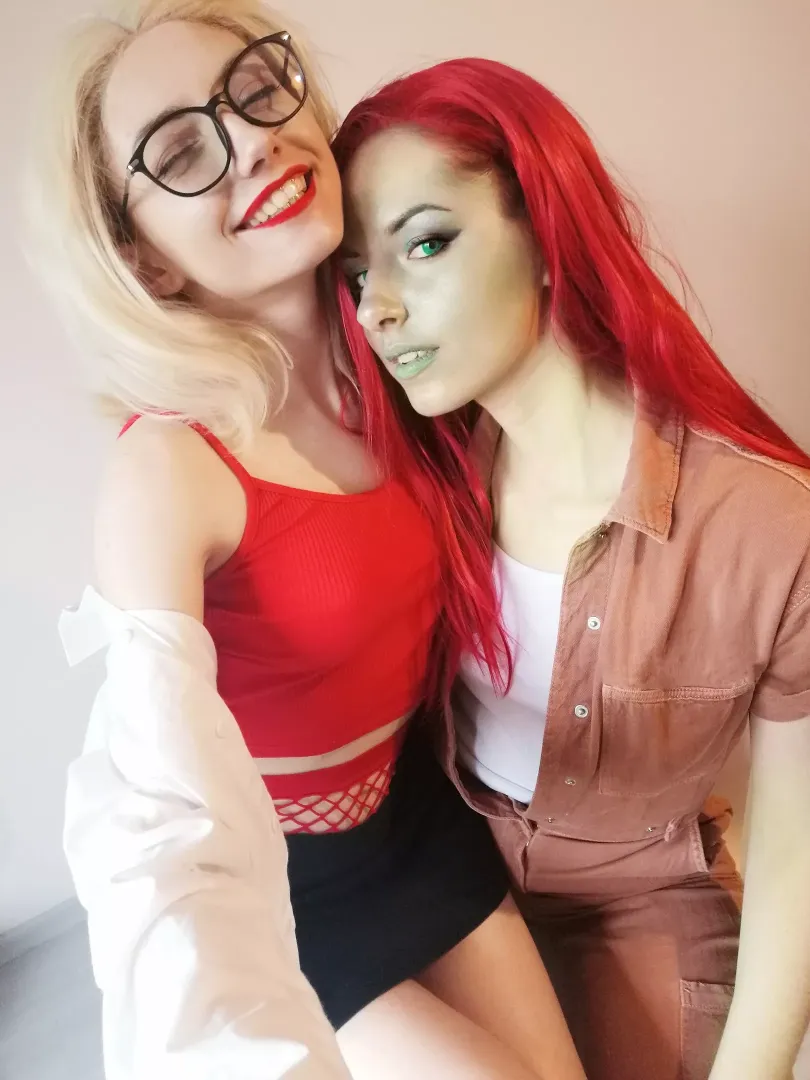 Harleen Quinzel and Poison Ivy has a very productive appointment ^^ cosplay-test by CarryKey and Truewolfy posted by CarryKey