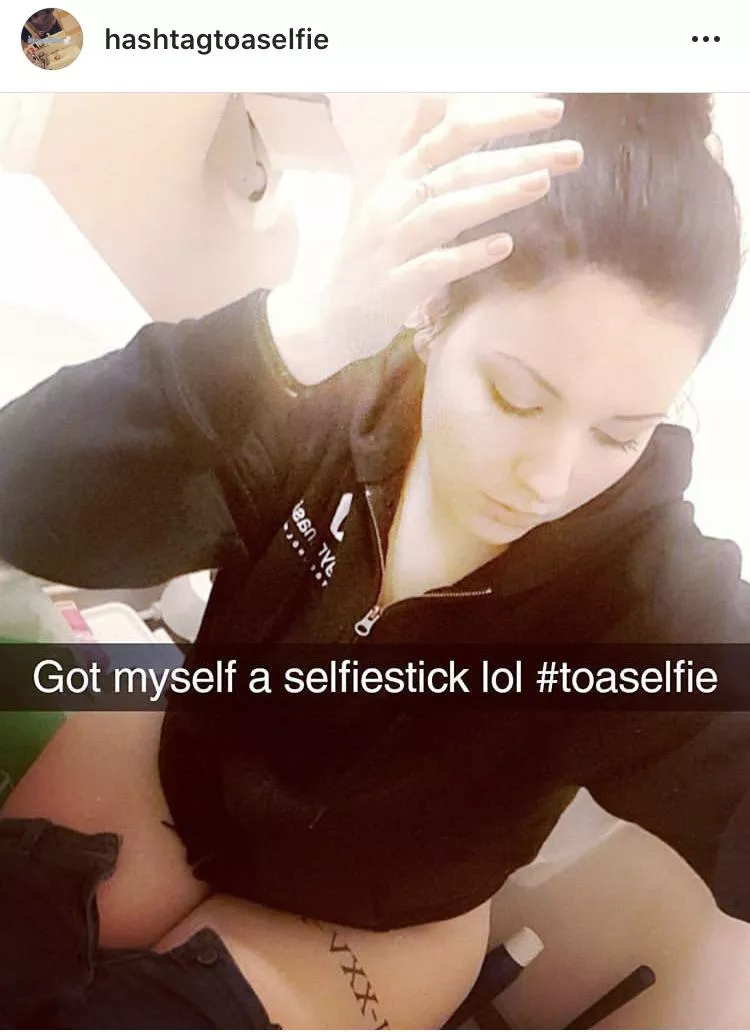 Hashtagtoaselfie does toilet selfies on Instagram posted by raaman11