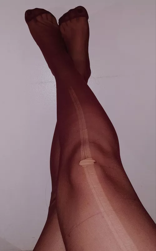 hate when my pantyhose rips because of my thighs 😡 by nyxxpng