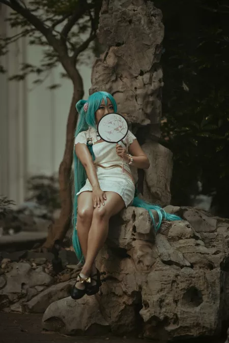 Hatsune Miku from Vocaloid cosplay by PearlPeony / photographer: Athel Rogers by pearlpeony