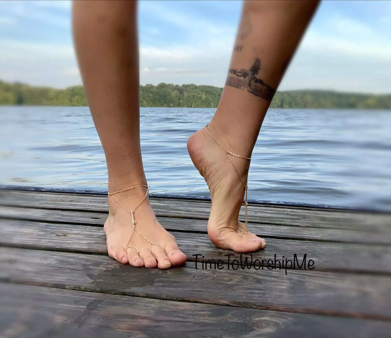 Have a foot fetish? I love cute shoes and I have beautiful long toes and high arches and have lots of footjob content 🤤 👣 👅 🍆 link below🔽 posted by TimeToWorshipMe