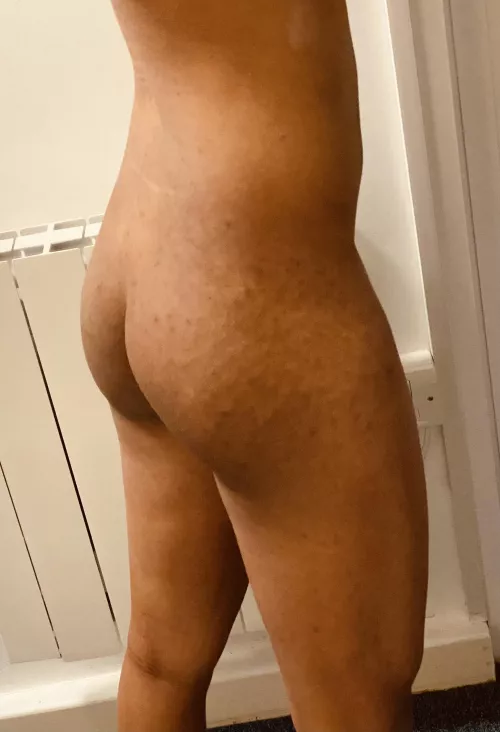 Have some cake 🍑🍑 by AmASquirrel