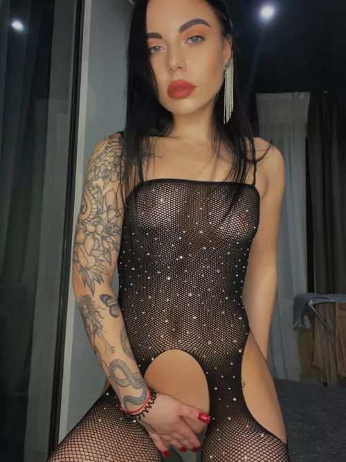 Have u got hard after this lil tease ?😈 More free content on my OF page 👇🏻 Free Li_nk in comments 👇🏻 by blackbellina