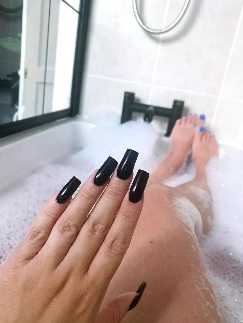 Have you ever been tickled in the bath? 😈💅🏼💦💦 posted by TheNaughtyNailTech