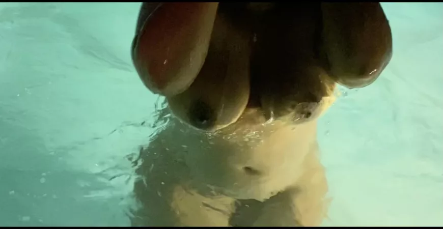 have you ever fucked a curvy girl on a pool? by Lady_Scarlette