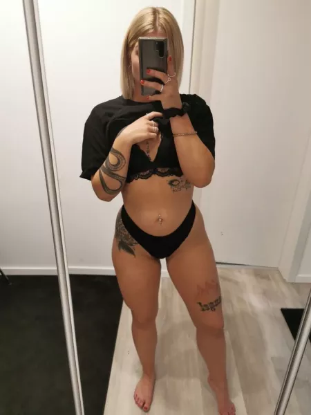 have you ever had a girl that looked like this? by superstarxzoebaker