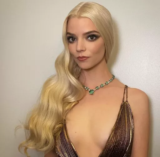 Have you ever jizzed to Anya? by Bulls_Eyes9