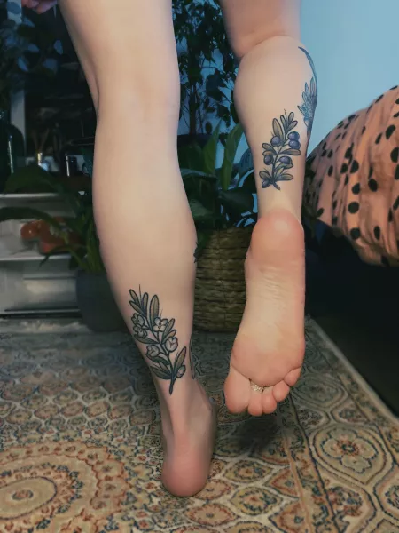 Have you fallen in love with my feet yet? 🥰🌿✨ by Faefeet
