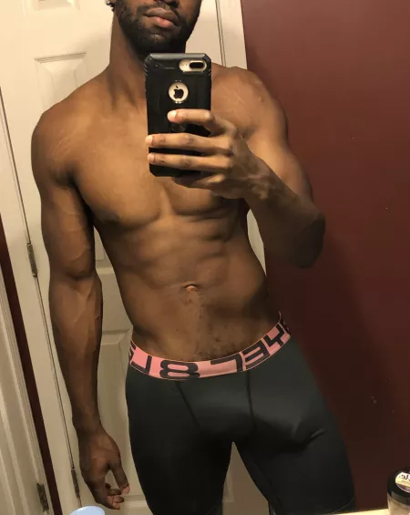 Haven’t hit the gym in 3 weeks - have I gotten smaller? by thebigaromi