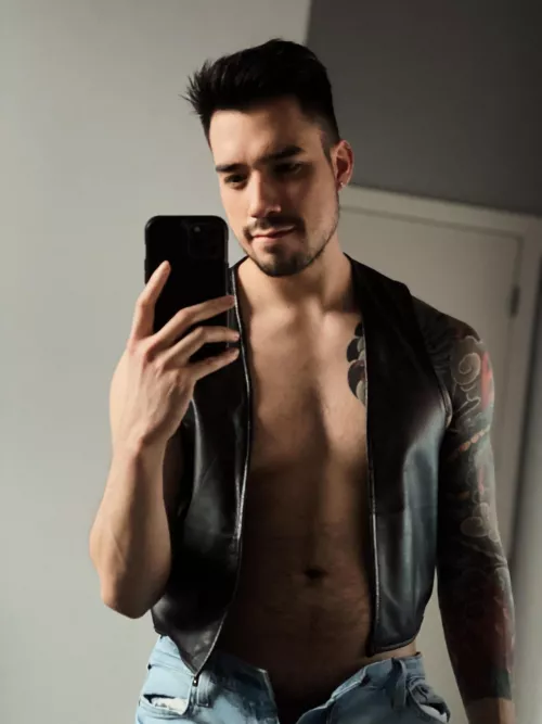 Haven’t used my leather in a second by EverythingsOak