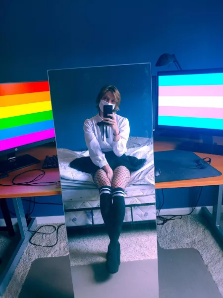 Having so much reading your DMs 😘 by Jahona-_-