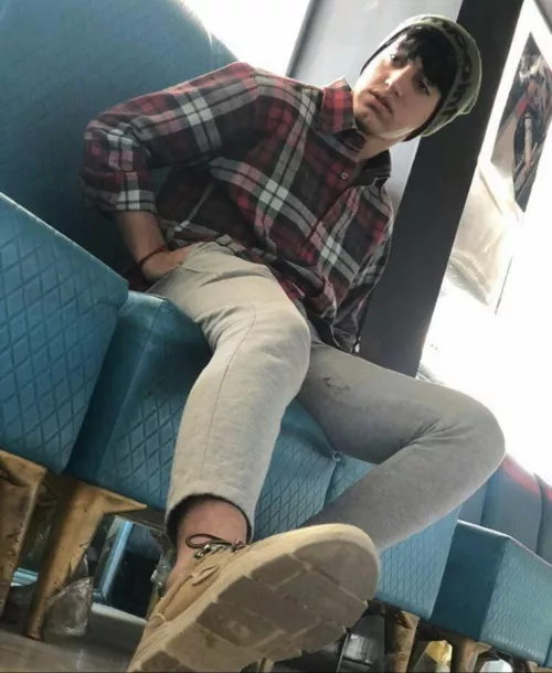 hay❤️‍🔥 looking for cute boys 🫀 by Creative_Research_15