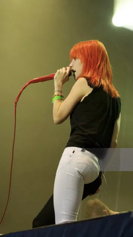 Hayley gets me super bi!!! by tossup2789