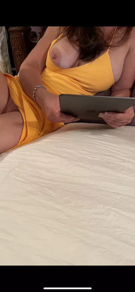 he doesn't know i'm sexting you right now! by exceptionaltaste777