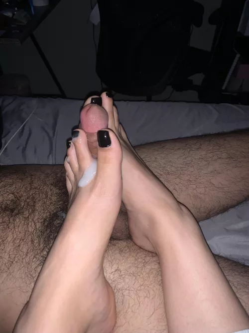 He loves my footjobs 🖤 by F00TSLUTTT