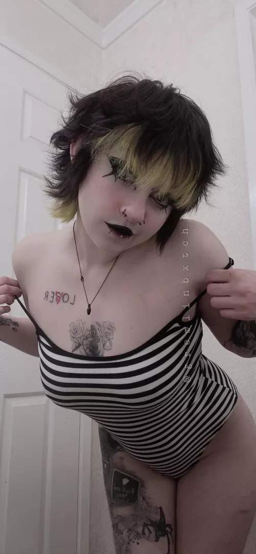 Head empty, just sexual thoughts by cumbunii