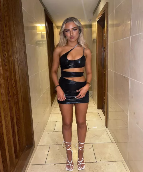 Head to toe hottie by 10baremain