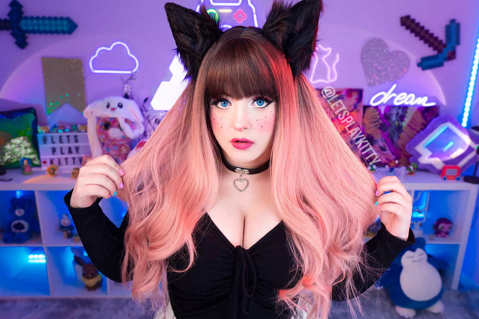 Headpats Pwease? 🥺❤️ posted by LetsPlayKitty