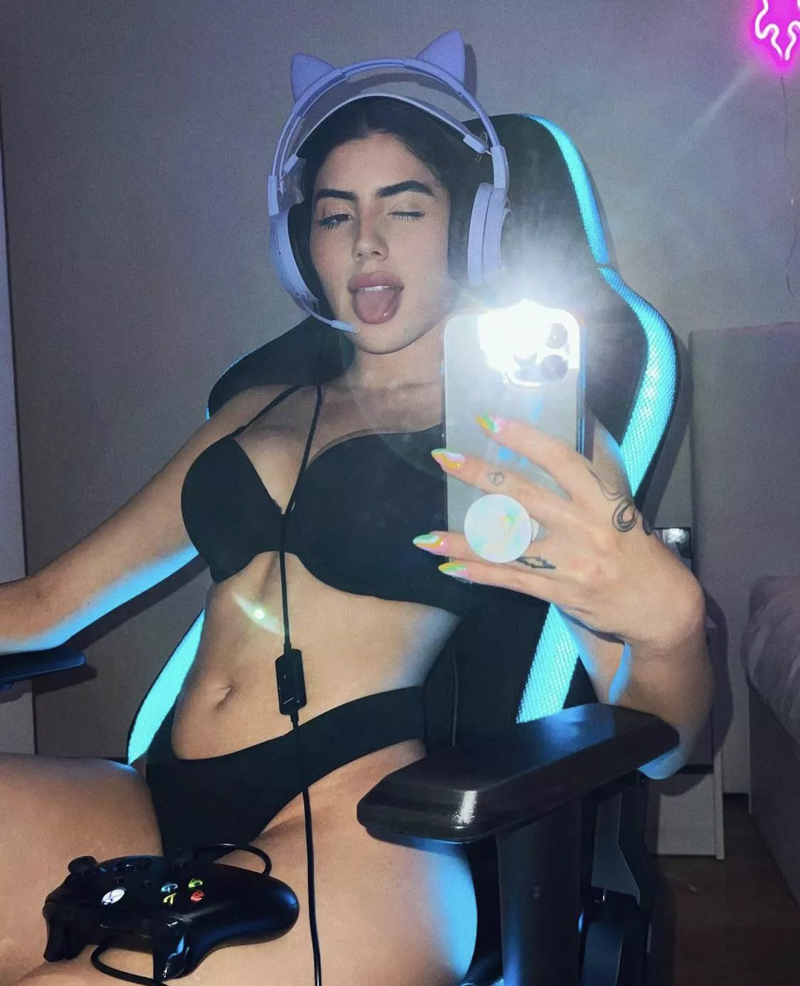 Headset bigger than her clothes posted by LireFck