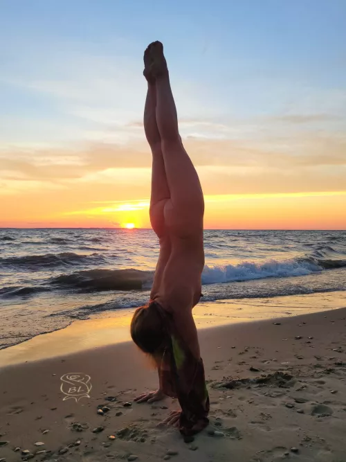 Heavenly Handstand by BareLeiaRose