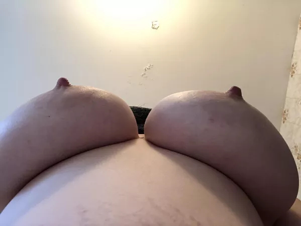 Heavy breasts by strawberryfieldofwet