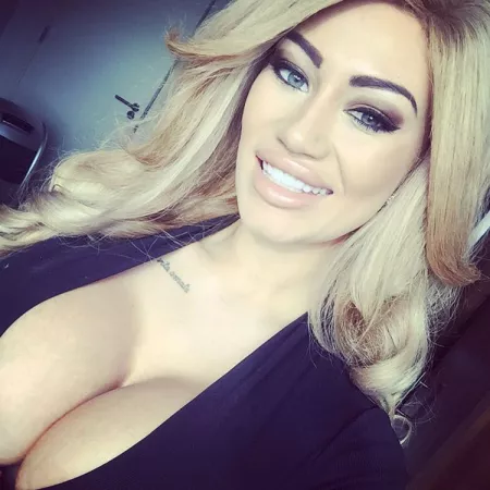 Heavy cleavage by NeedMoarBoobs