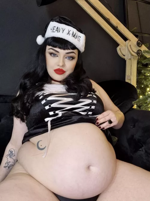 “HEAVY X-mas” definitely does sound accurate 👀 🖤 by hmmwelp