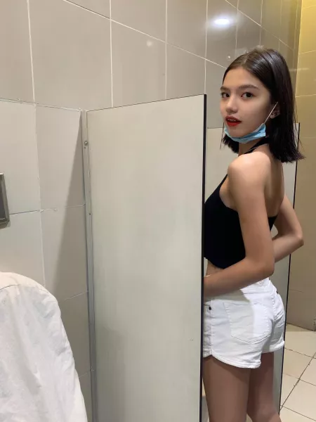 Hehe! Pissing in mens! by bhelesguerra_