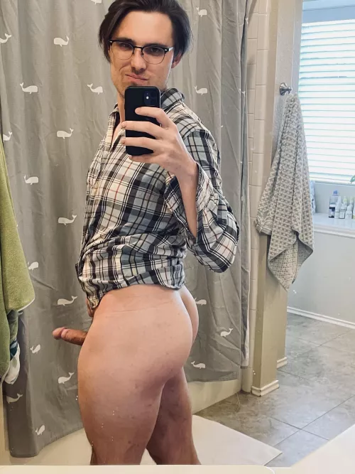 Hello 😏 by beanlicker222