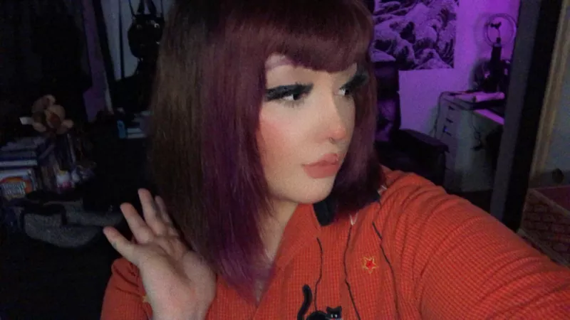 Hello 🖤🖤🖤 by Gizmoo__Wattzz