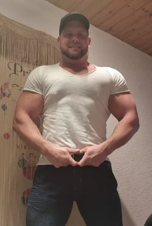 Hello 😊 by Wrong-Engineering-74