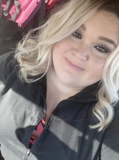 Hello 😍 by Itsblondie100