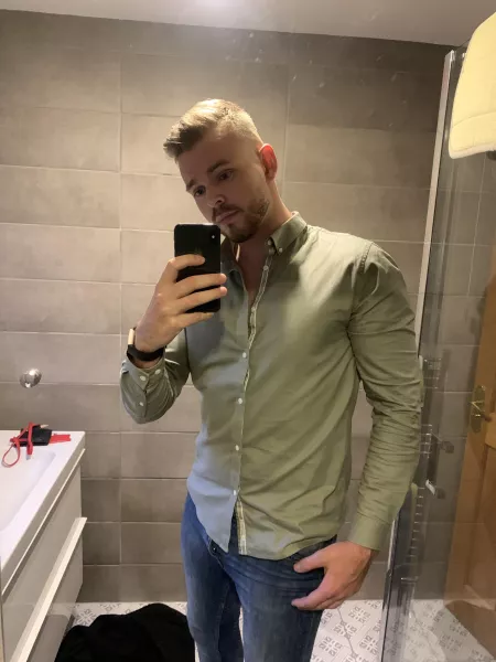 Hello 👋 by Robrocky94