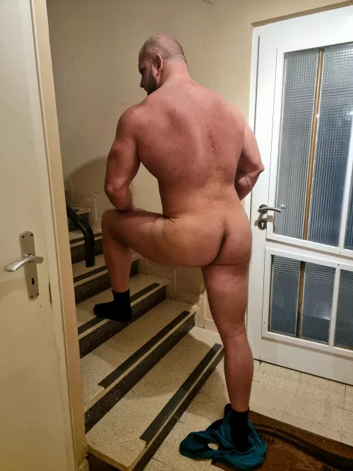 Hello 😊 by Wrong-Engineering-74