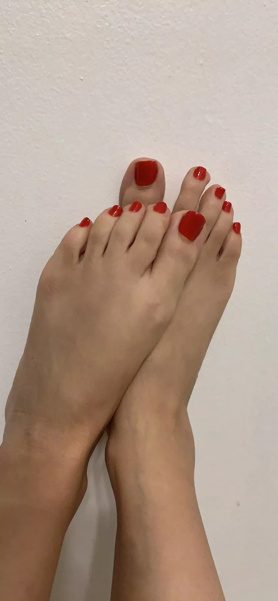 😘😘 Hello all! Happy Sunday! posted by Feetleader