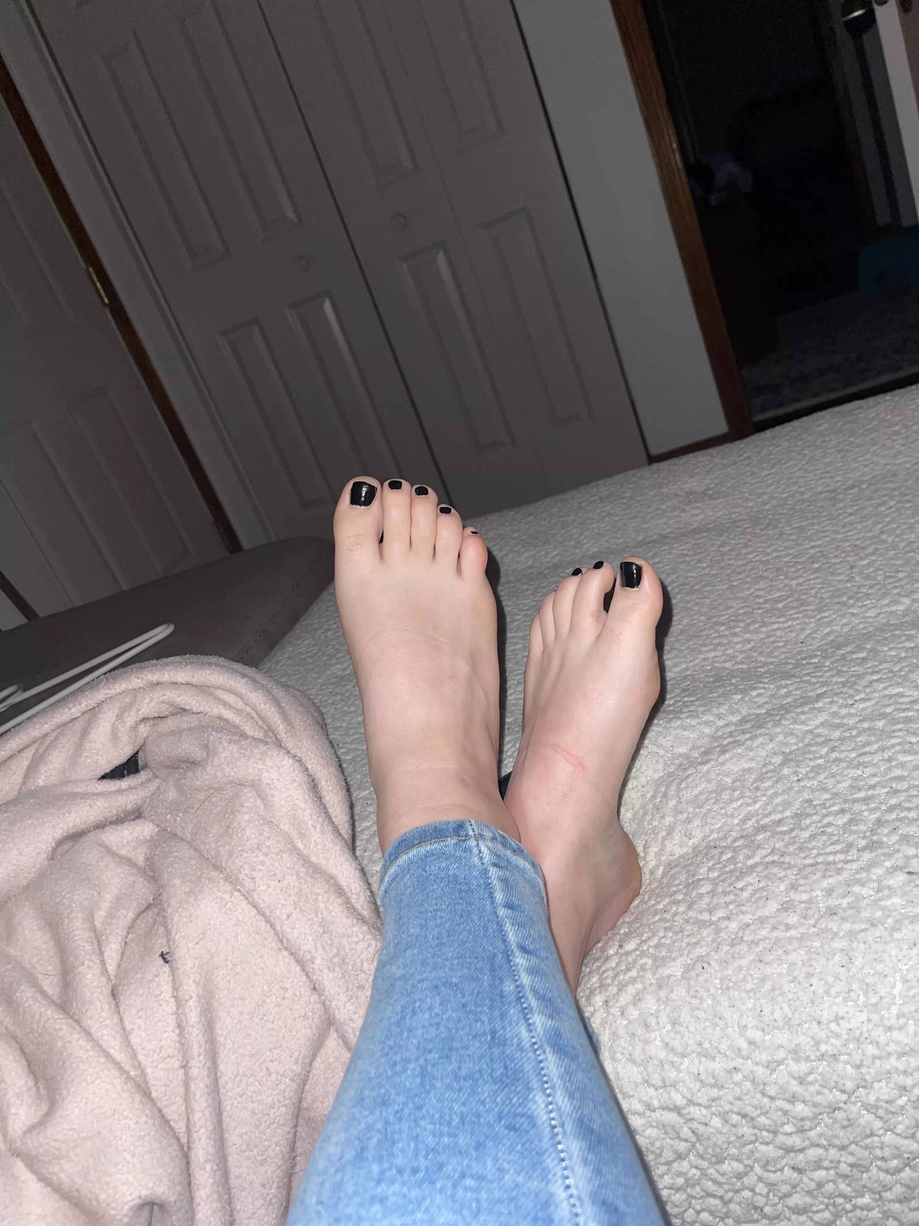 Hello everyone 😉 posted by Prettyfeet511