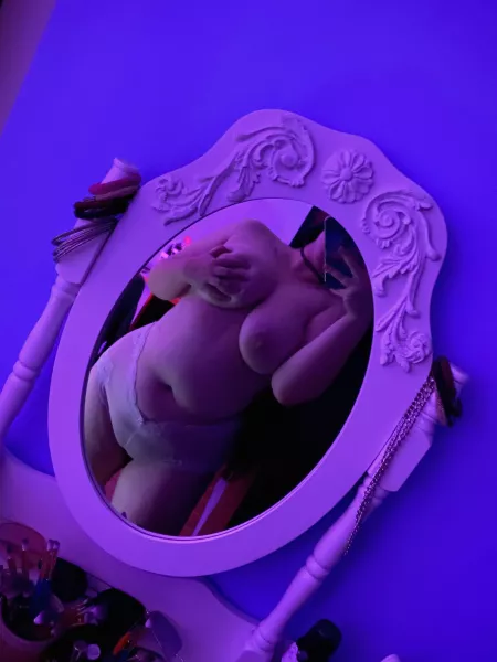 Hello 🌸 [F] by mommy_milkersx