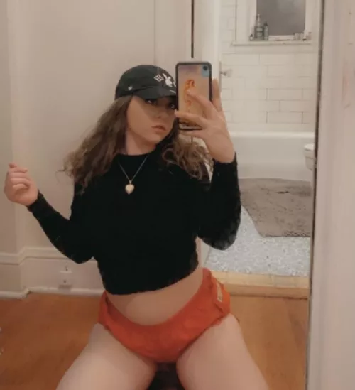 Hello fellow cuties ❤️💋 [24F] [OC] by sapphirespins