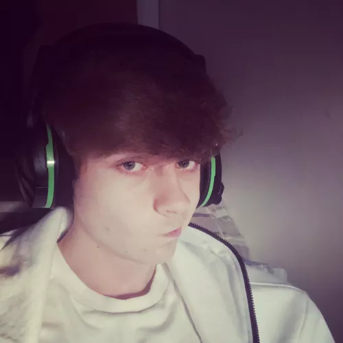 Hello first post in This Reddit sup Bois🥰 by Gamerfemboyf3f3